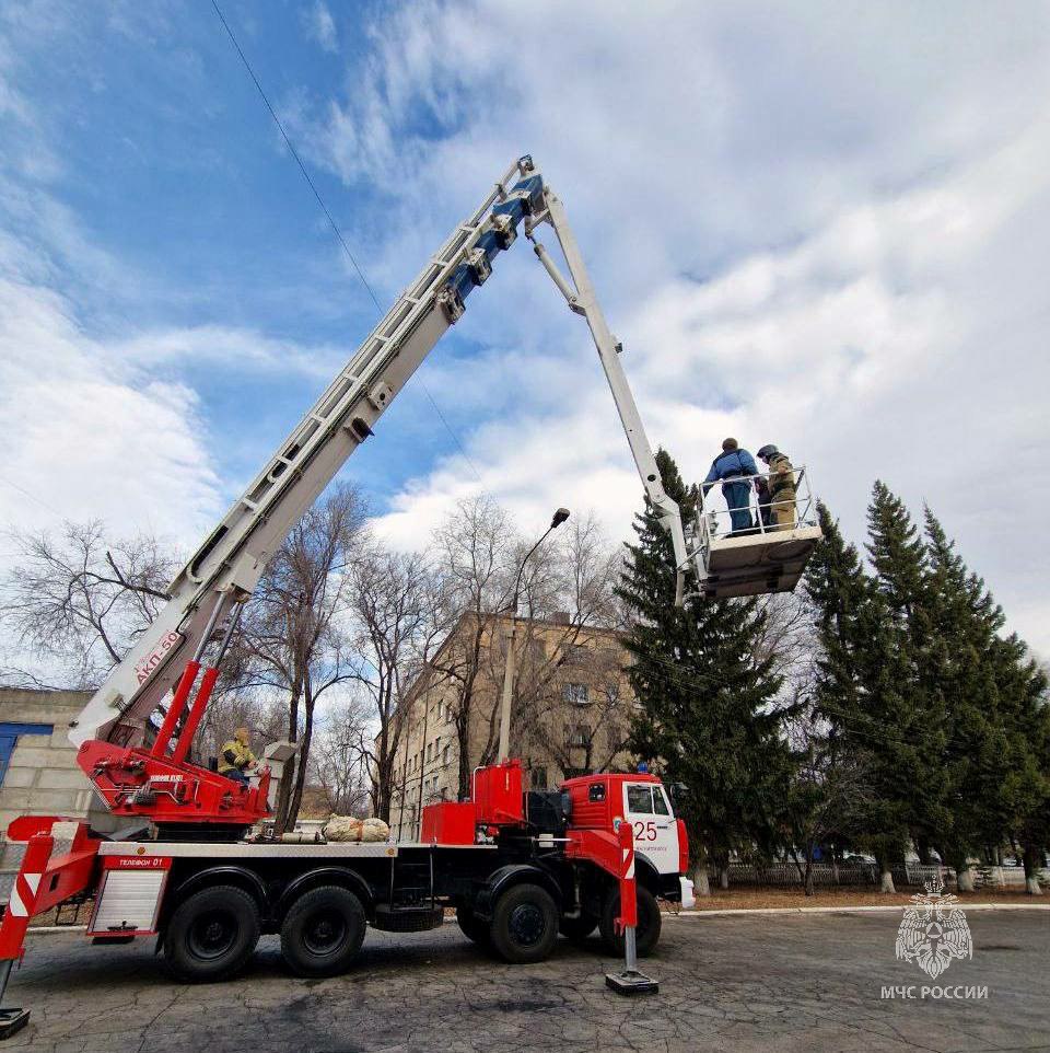 Будущие специалисты в гостях у огнеборцев Будущие специалисты в гостях у огнеборцев