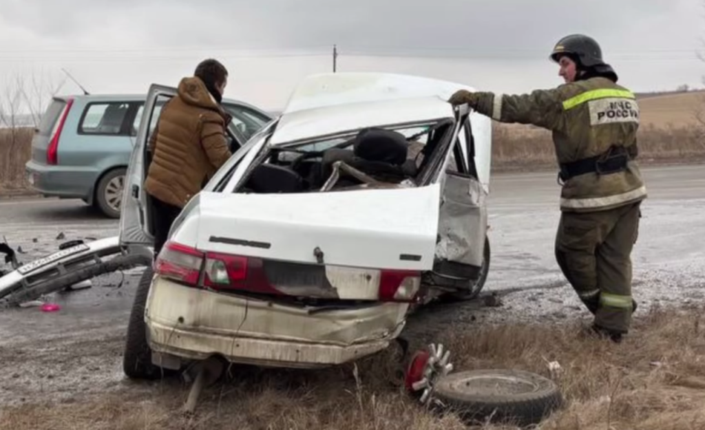В ДТП в Верхнеуральском районе погиб один человек, двое ранены В ДТП в Верхнеуральском районе погиб один человек, двое ранены