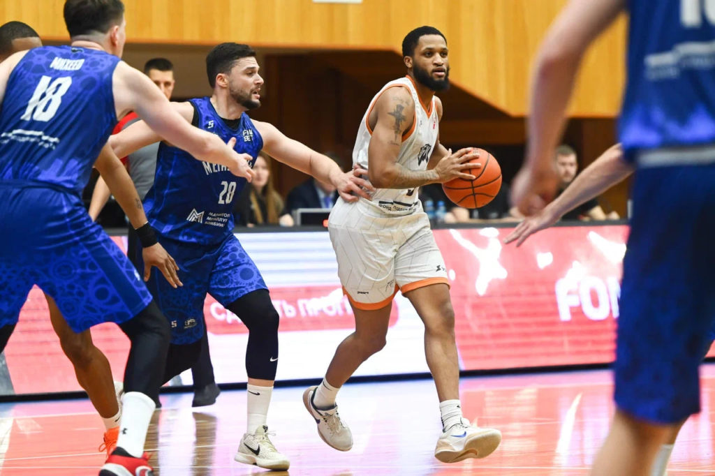 «ЧБК» остался «дома» с победой: челябинцы взяли верх в кинематографичном дерби против «Металлурга» «ЧБК» остался «дома» с победой: челябинцы взяли верх в кинематографичном дерби против «Металлурга»