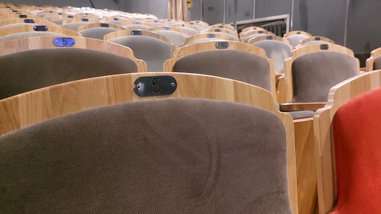 Ажиотажный спрос на новогодние спектакли отмечен в Челябинской области