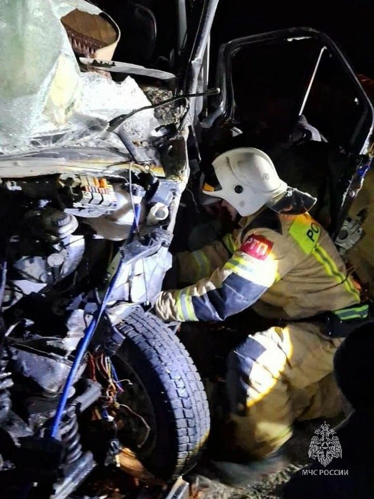 В Челябинской области в серьезную аварию попали два грузовика В Челябинской области в серьезную аварию попали два грузовика