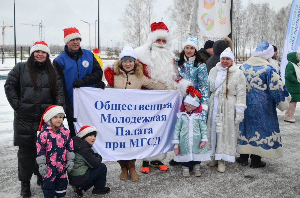Председатель городского Собрания Александр Морозов дал старт новогоднему благотворительному забегу, организованному фондом «Металлург» Председатель городского Собрания Александр Морозов дал старт новогоднему благотворительному забегу, организованному фондом «Металлург»