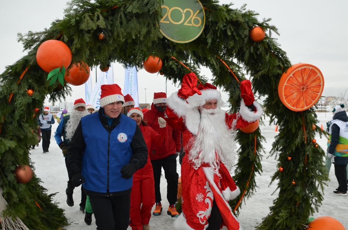 Председатель городского Собрания Александр Морозов дал старт новогоднему благотворительному забегу, организованному фондом «Металлург» Председатель городского Собрания Александр Морозов дал старт новогоднему благотворительному забегу, организованному фондом «Металлург»
