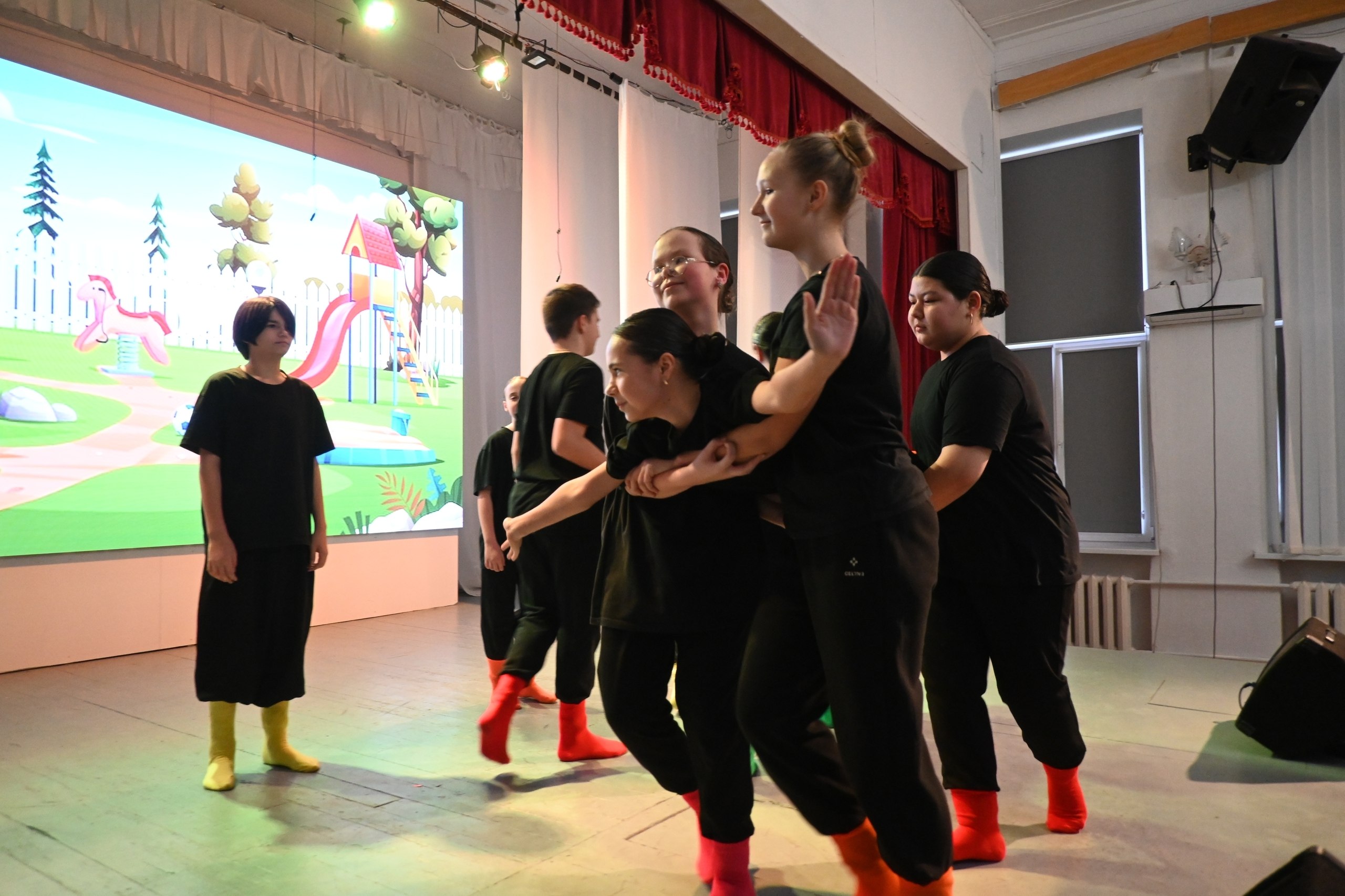 На базе Магнитогорского педагогического колледжа продолжаются занятия в рамках проекта «Социальный театр для НЕтрудных детей», который направлен на развитие творческого потенциала и социализацию подростков через театральное... На базе Магнитогорского педагогического колледжа продолжаются занятия в рамках проекта «Социальный театр для НЕтрудных детей», который направлен на развитие творческого потенциала и социализацию подростков через театральное...