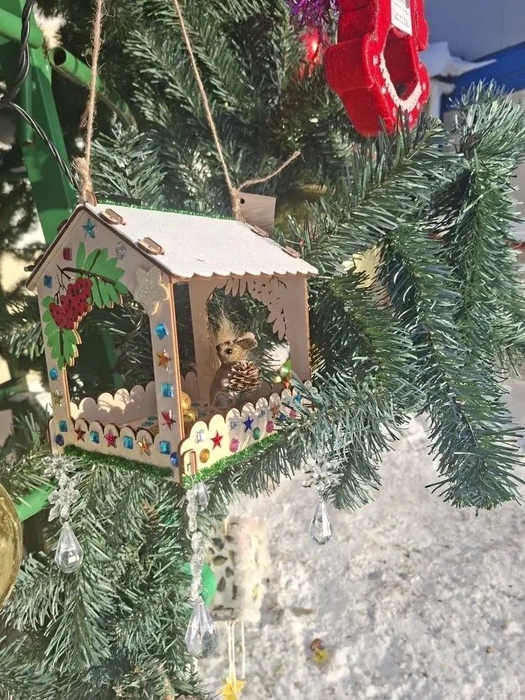 В Экологическом парке стало ярче благодаря детским поделкам В Экологическом парке стало ярче благодаря детским поделкам