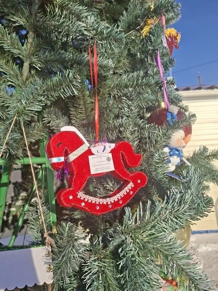 В Экологическом парке стало ярче благодаря детским поделкам В Экологическом парке стало ярче благодаря детским поделкам