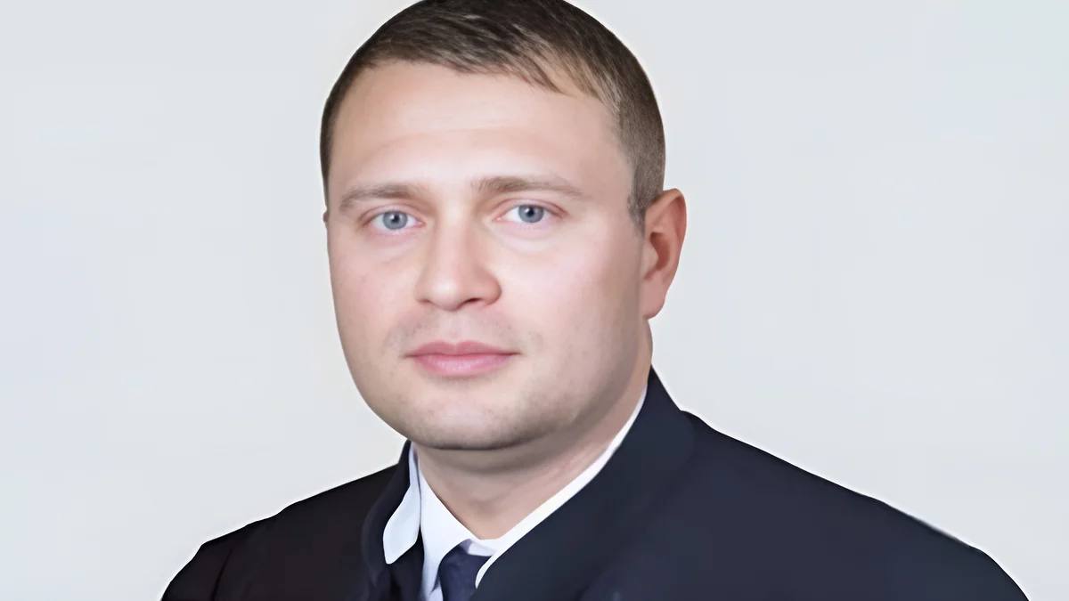 Экс-председателя Солнцевского райсуда Москвы Артема Матету обвиняют в особо крупном мошенничестве и хранении наркотиков