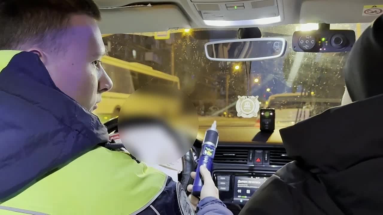 В Магнитогорске пьяная мать везла первоклассника в школу