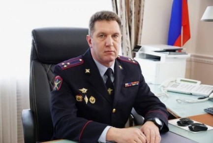 Начальник УМВД России по Магнитогорску Челябинской области Константин Козицын был задержан сотрудниками ФСБ по подозрению в разглашении сведений, составляющих государственную тайну (ч. 1 ст. 283 УК РФ)