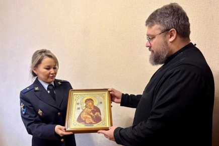 Жительница Магнитогорска украла икону из храма