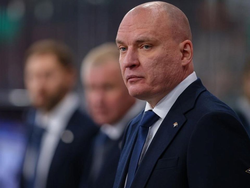 Хоккейный клуб «Металлург» продлил контракт с Андреем Разиным на два года