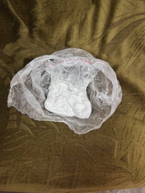 В Магнитогорске полицейские задержали подозреваемую наркосбытчицу с крупной партией синтетических наркотиков