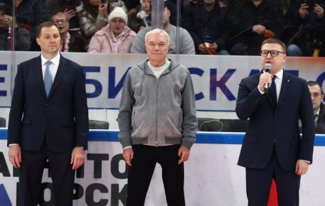 Алексей Текслер поздравил с 70-летним юбилеем ХК «Металлург»