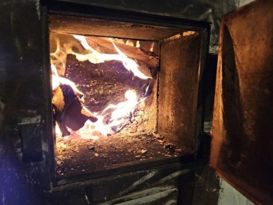 На юге Челябинской области в ночном пожаре погибла женщина