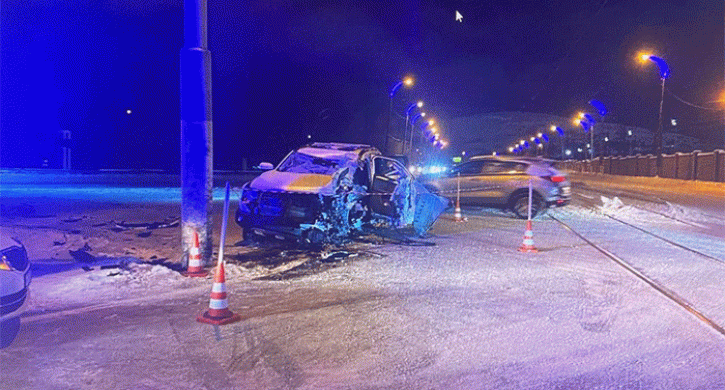 В Челябинской области китайский кроссовер влетел в электроопору, водитель погиб