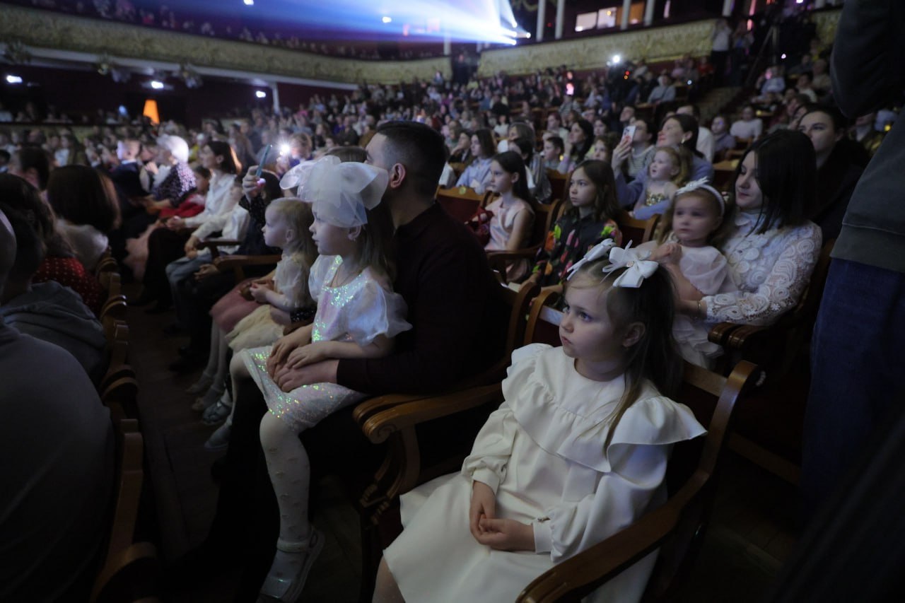 В этом году Рождественские елки губернатора посетят еще больше юных южноуральцев В этом году Рождественские елки губернатора посетят еще больше юных южноуральцев