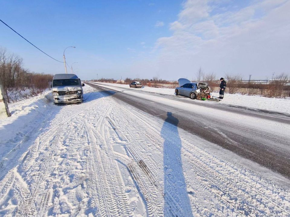 Рейсовый автобус с пассажирами попал в аварию в Магнитогорске