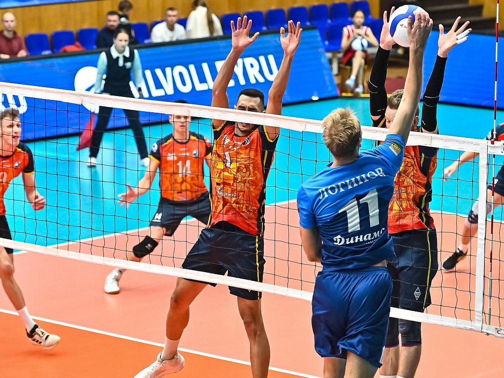 Волейбольные клубы Челябинской области поменялись местами в Высшей лиге
