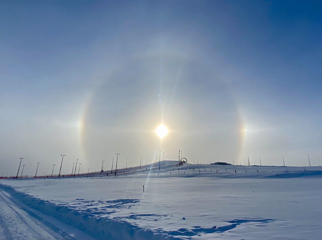 Удивительное гало сегодня украсило небо над Челябинской областью Удивительное гало сегодня украсило небо над Челябинской областью