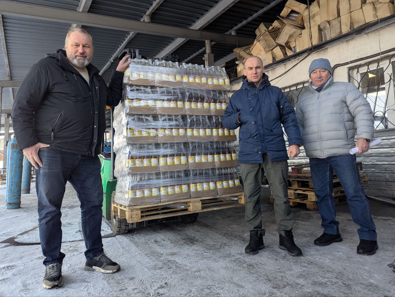 Чтобы порадовать бойцов специальной военной операции, предприниматели Магнитогорска отгрузили более 10 тонн лимонада в качестве гуманитарной помощи