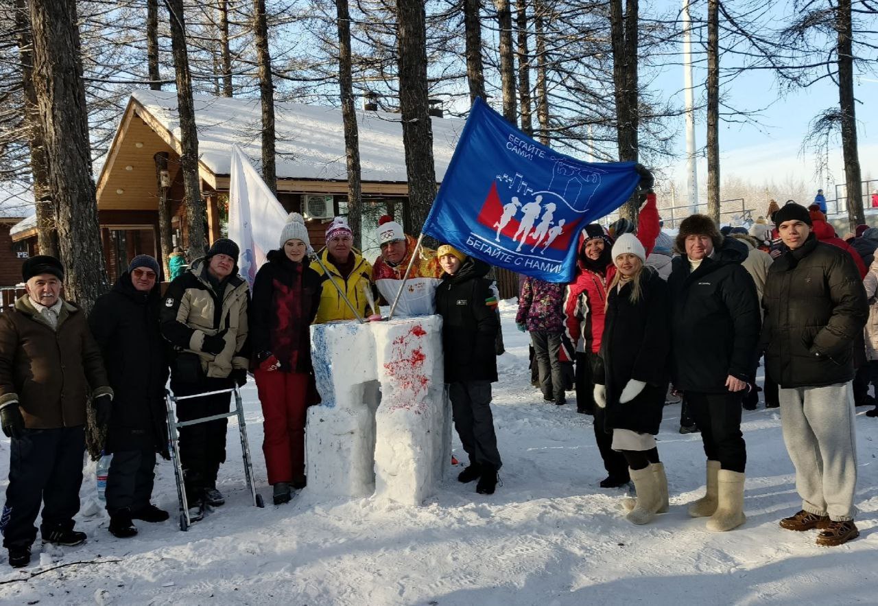 Школьники, студенты, пенсионеры, работники ММК, депутаты городского Собрания, активисты молодёжных и ветеранских организаций пришли сегодня в Экологический парк на мероприятия, посвященные Всемирному Дню снега