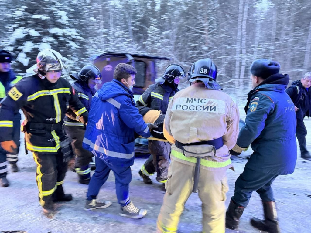 Автомобиль остался без крыши после жуткого ДТП под Кыштымом Автомобиль остался без крыши после жуткого ДТП под Кыштымом