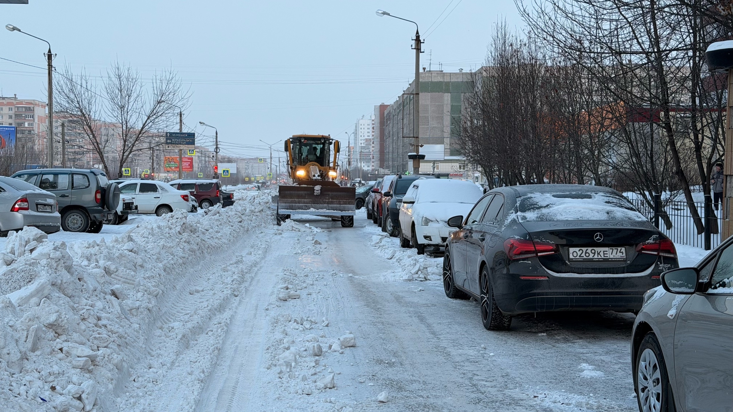 Уберите машины с обочин!