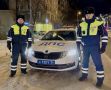 В Магнитогорске инспекторы ДПС помогли автоледи выбраться из снежного плена
