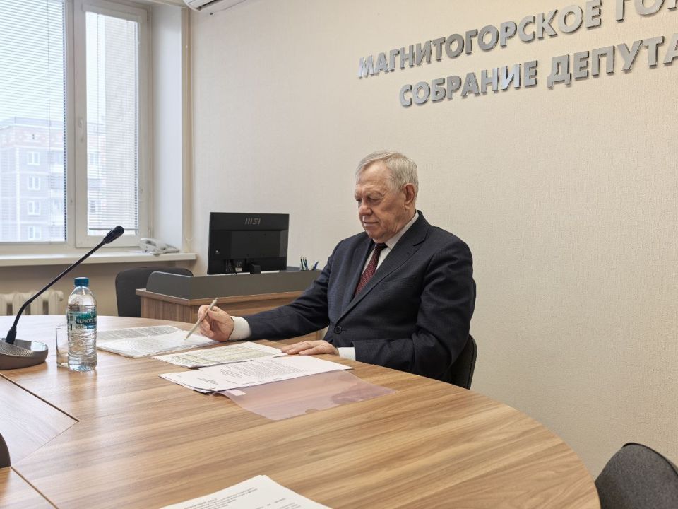 На заседании комиссии по мандатам, Регламенту и депутатской этике под председательством Виктора Токарева были рассмотрены вопросы, связанные с реализацией наказов жителей и организацией работы депутатов