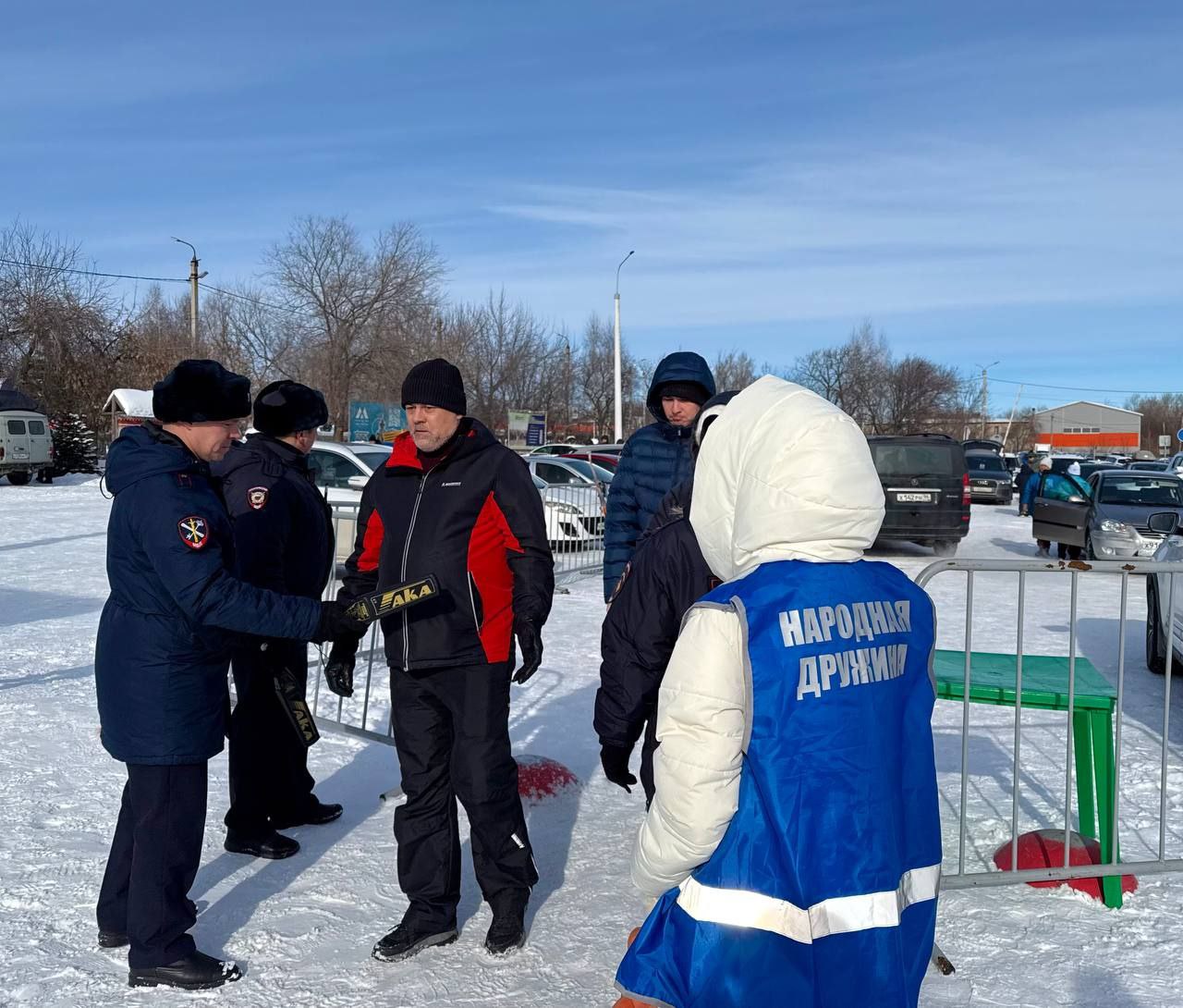 Продолжаем делиться с вами ярками снимками, как сотрудники полиции обеспечивают правопорядок во время проведения Всероссийской "Лыжни России - 2026" Продолжаем делиться с вами ярками снимками, как сотрудники полиции обеспечивают правопорядок во время проведения Всероссийской "Лыжни России - 2026"