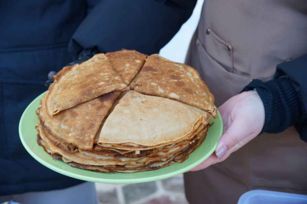 Вкусная Масленица без вреда: челябинские врачи назвали правила «блинной диеты»