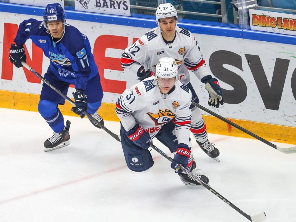 Дубль Руслана Исхакова помог «Металлургу» выиграть у «Барыса» в чемпионате КХЛ