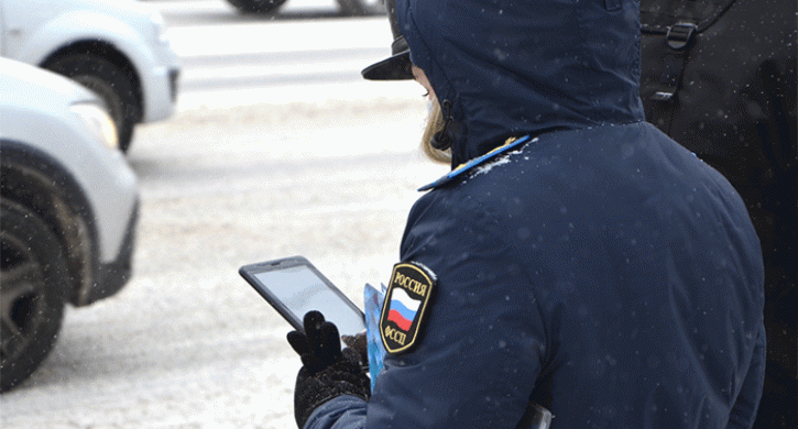 Грузовик и два кроссовера пьяниц из Челябинской области передали на фронт