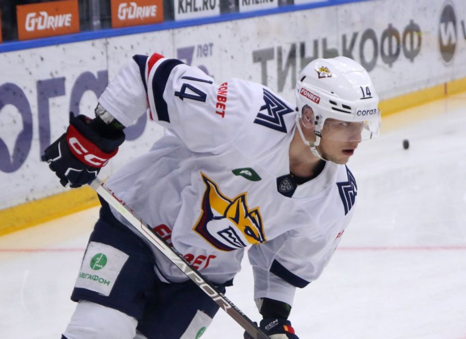 Влетевший в борт лидер «Металлурга» перенес операцию