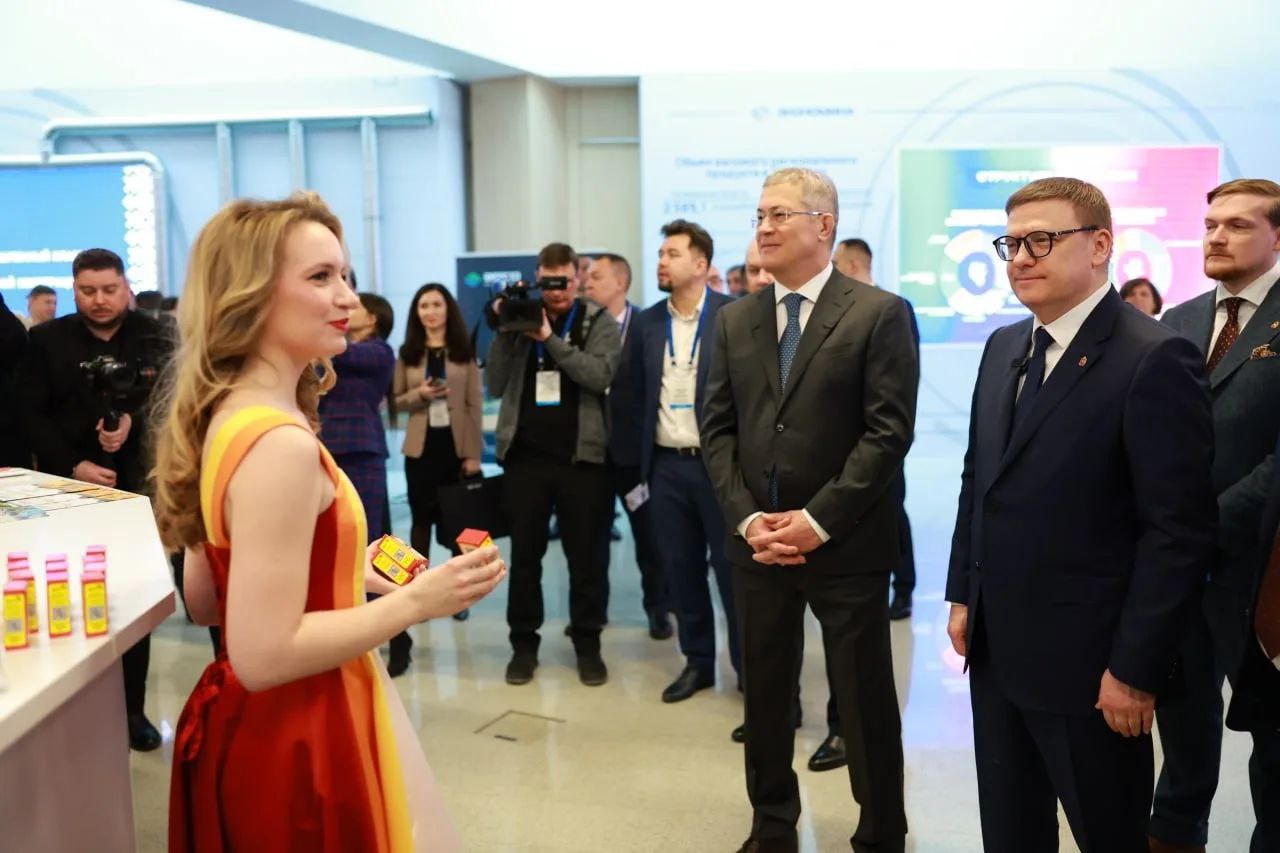 Алексей Текслер ознакомился с совместными проектами Башкортостана и Челябинской области на выставке «Поезд Дружбы» Алексей Текслер ознакомился с совместными проектами Башкортостана и Челябинской области на выставке «Поезд Дружбы»