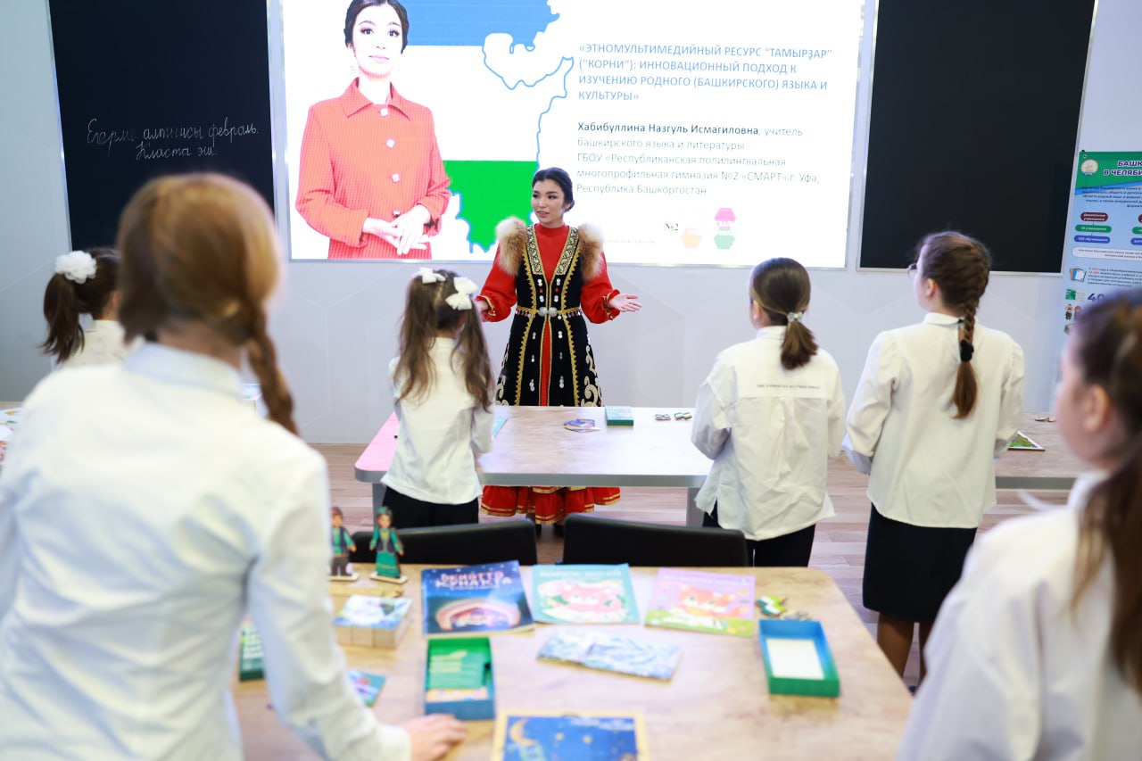 Алексей Текслер и Радий Хабиров осмотрели выставку «Поезд Дружбы» в Уфе Алексей Текслер и Радий Хабиров осмотрели выставку «Поезд Дружбы» в Уфе