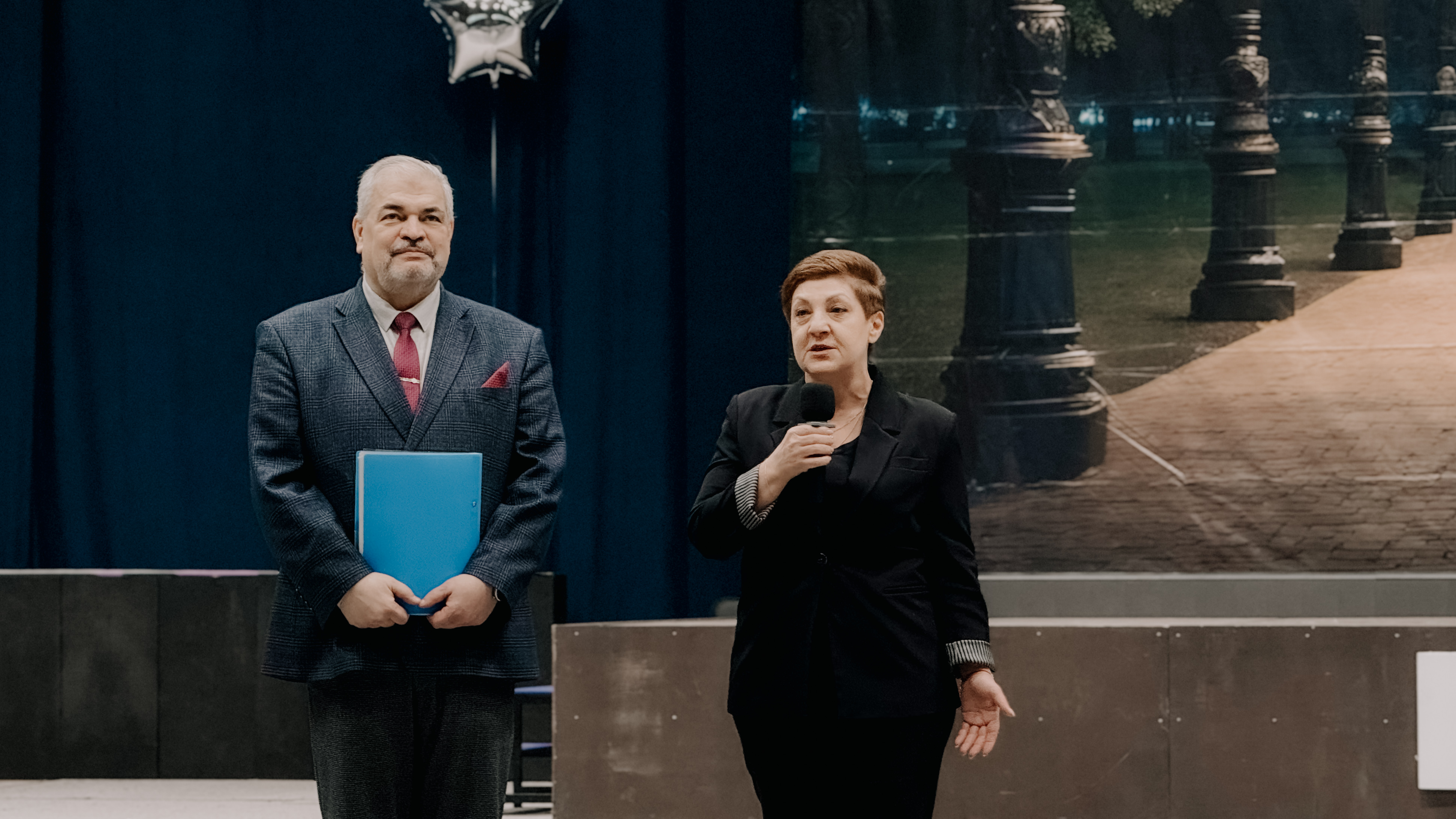 «Улица горящих фонарей» «Улица горящих фонарей»