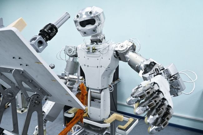 Магнитогорский робот поможет российским космонавтам в открытом космосе Магнитогорский робот поможет российским космонавтам в открытом космосе