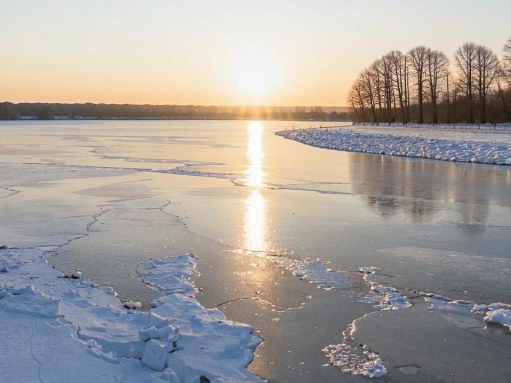 В Агаповском округе запретили выход на лед реки Урал из-за сброса воды с водохранилищ