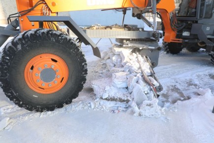 А снег идет...