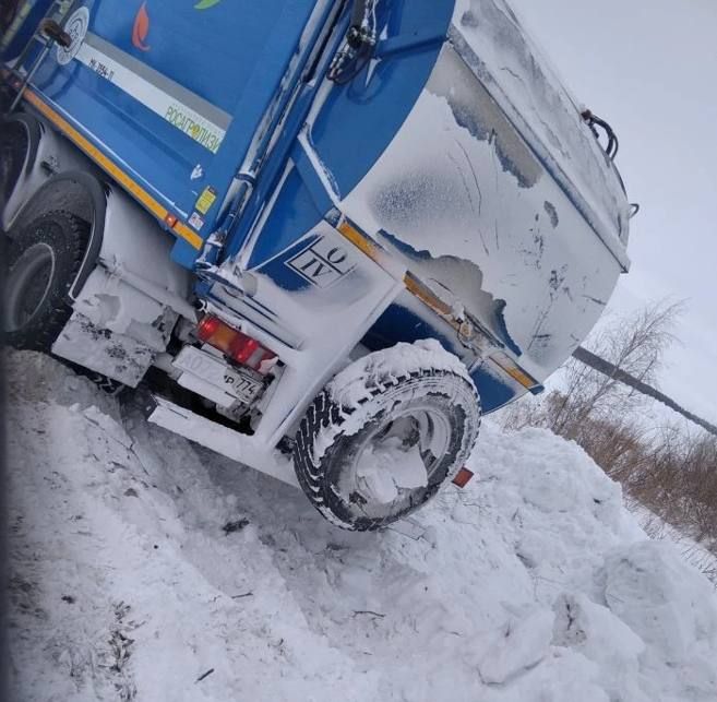 Плохая очистка дворов от снега и хамоватые водители стали основной причиной сбоев вывоза бытового мусора в Челябинской области