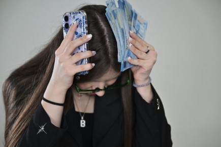 Инвестировала дни напролет: в Магнитогорске женщина отдала аферистам 4 млн рублей