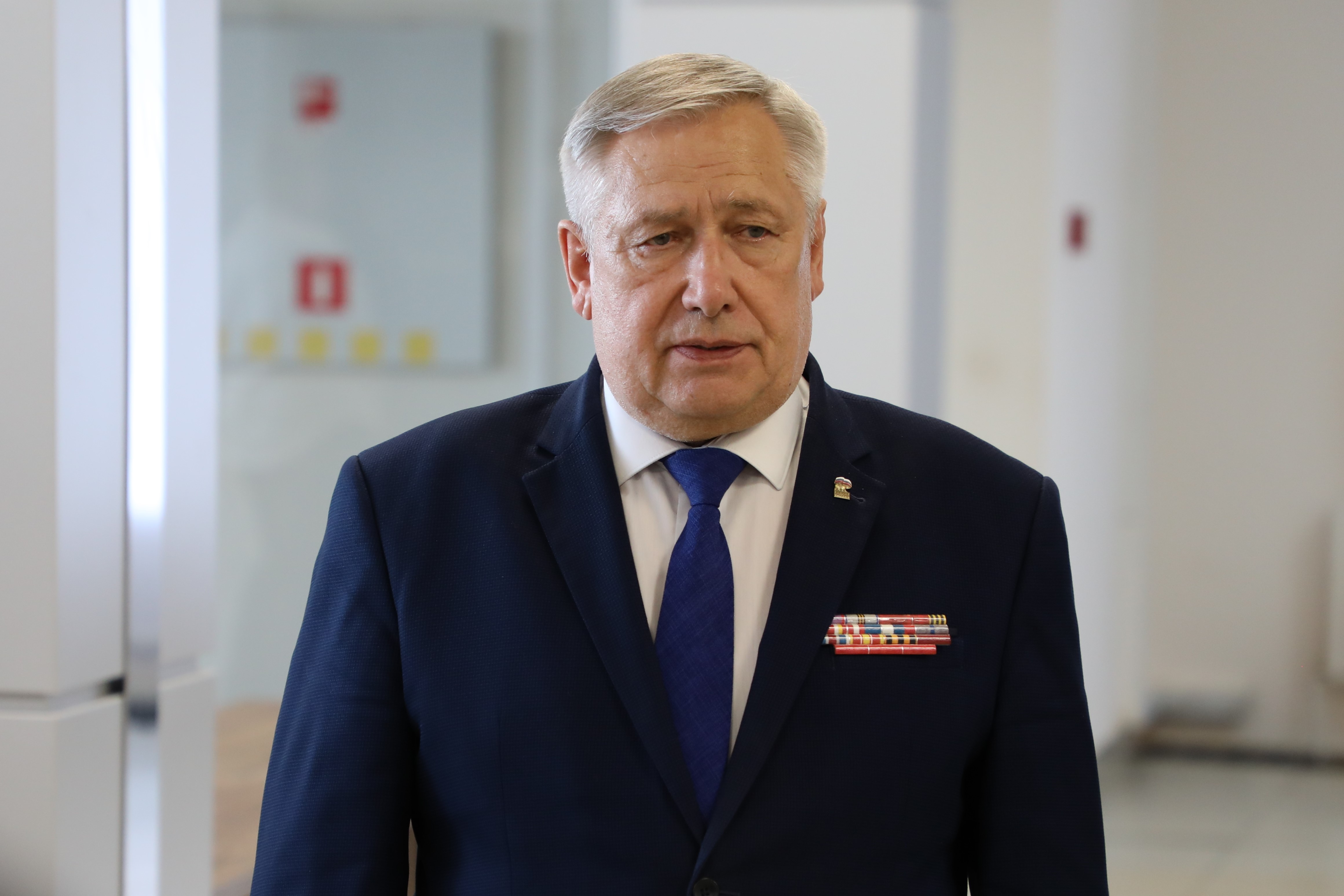 Сергей Бердников передал награды семьям погибших участников СВО Сергей Бердников передал награды семьям погибших участников СВО