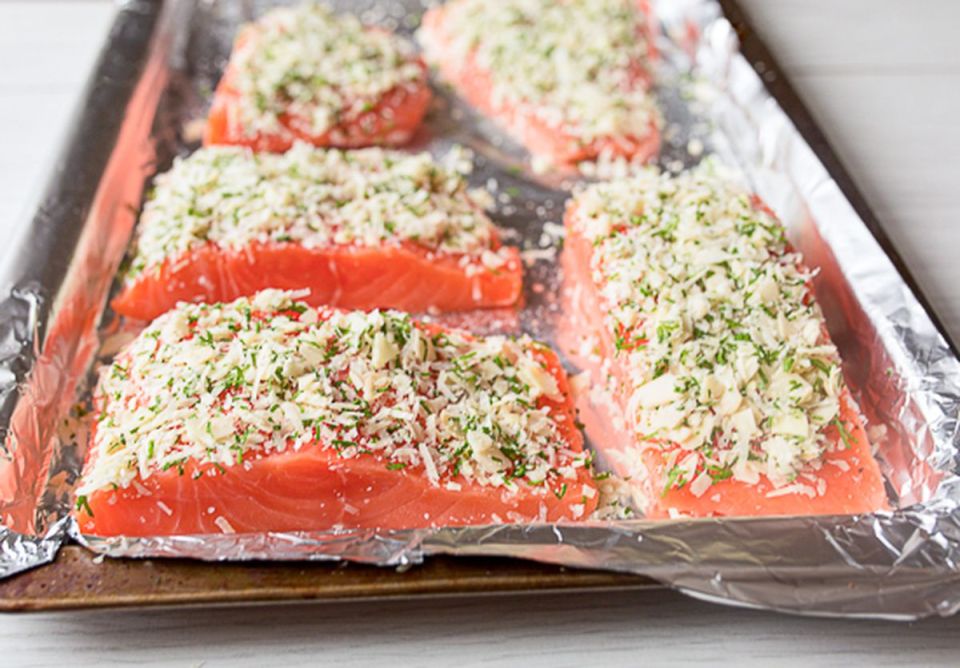 Искусство приготовления рыбы под ореховой корочкой: удивите своих близких