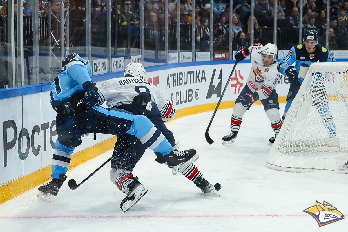 Хоккейный клуб «Металлург» выиграл в гостях у «Сибири» 3:1 и повел в серии 3-0 Хоккейный клуб «Металлург» выиграл в гостях у «Сибири» 3:1 и повел в серии 3-0