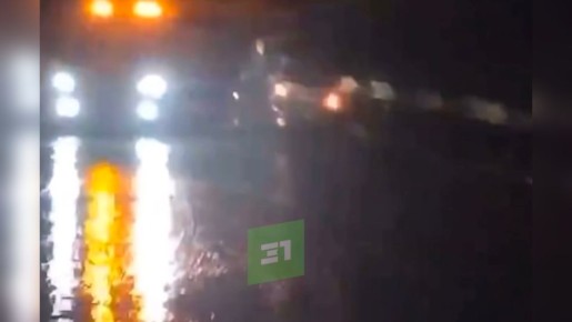 Калину смыло, течение вон какое на дороге». Под Магнитогорском топит дорогу