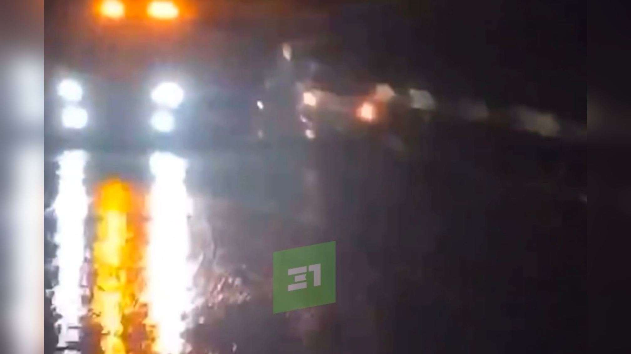 Калину смыло, течение вон какое на дороге». Под Магнитогорском топит дорогу