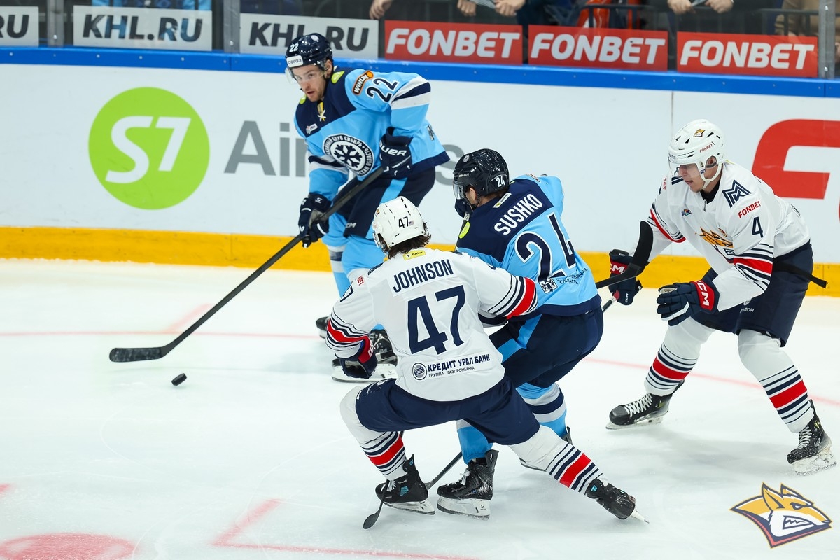 Хоккейный клуб «Металлург» выиграл в гостях у «Сибири» 3:1 и повел в серии 3-0 Хоккейный клуб «Металлург» выиграл в гостях у «Сибири» 3:1 и повел в серии 3-0