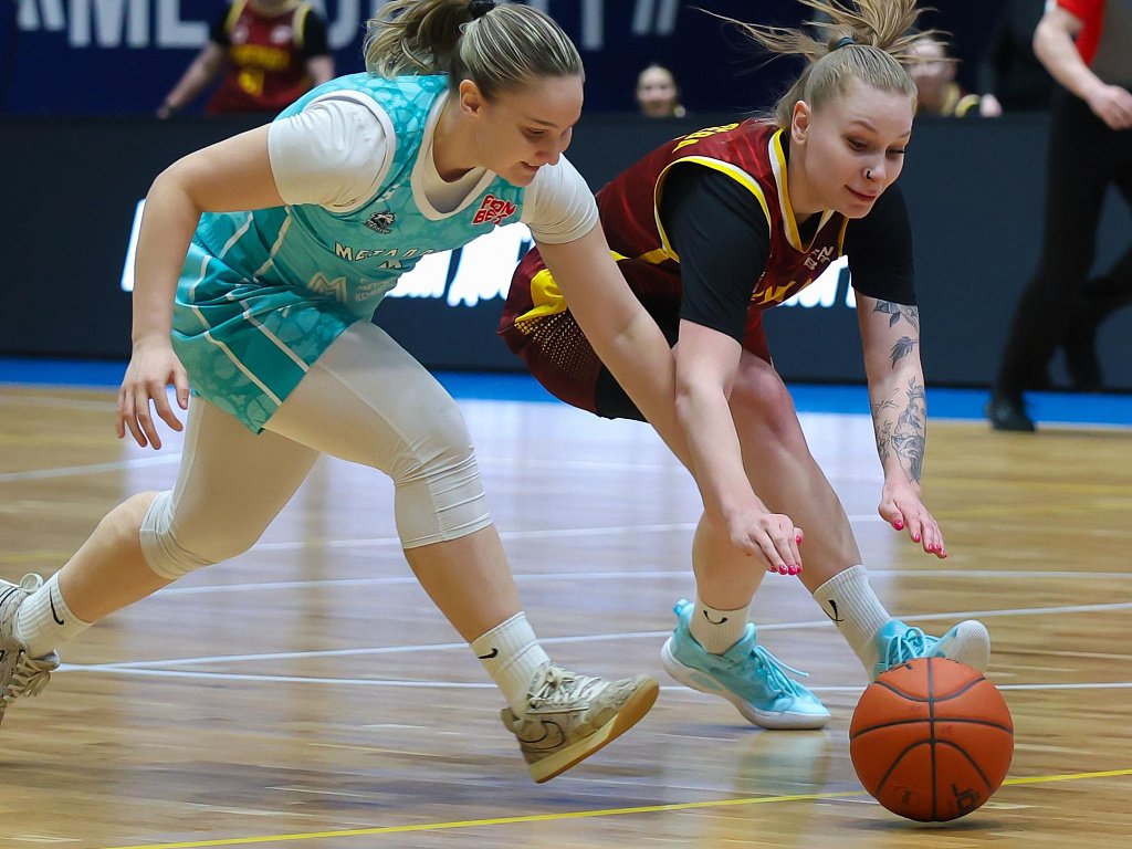 Баскетболистки «Металлурга» с победы стартовали в плей-офф Высшей лиги