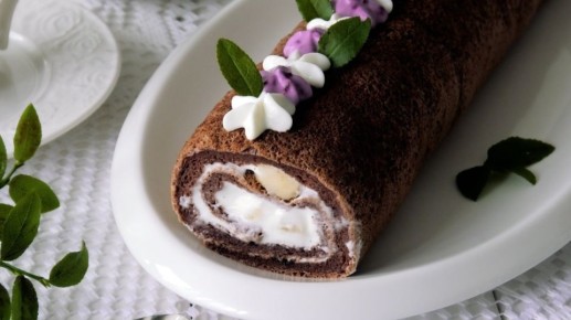 Нежный шоколадный рулет без муки: идеальный десерт для сладкоежек